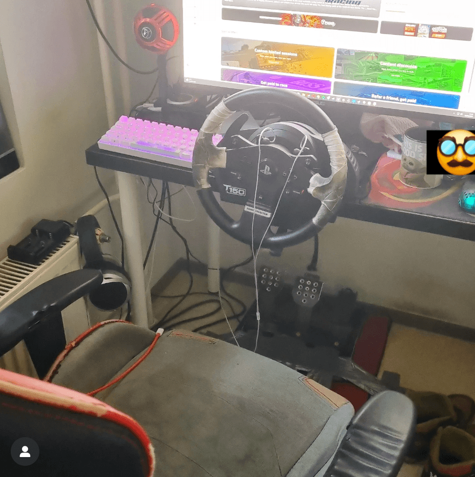 t150 on wobbling ikea table and clubsport v3 pedals ductaped to ground. not a good setup, not rigid.